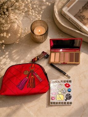 Estée Lauder makeup and cosmetic bag